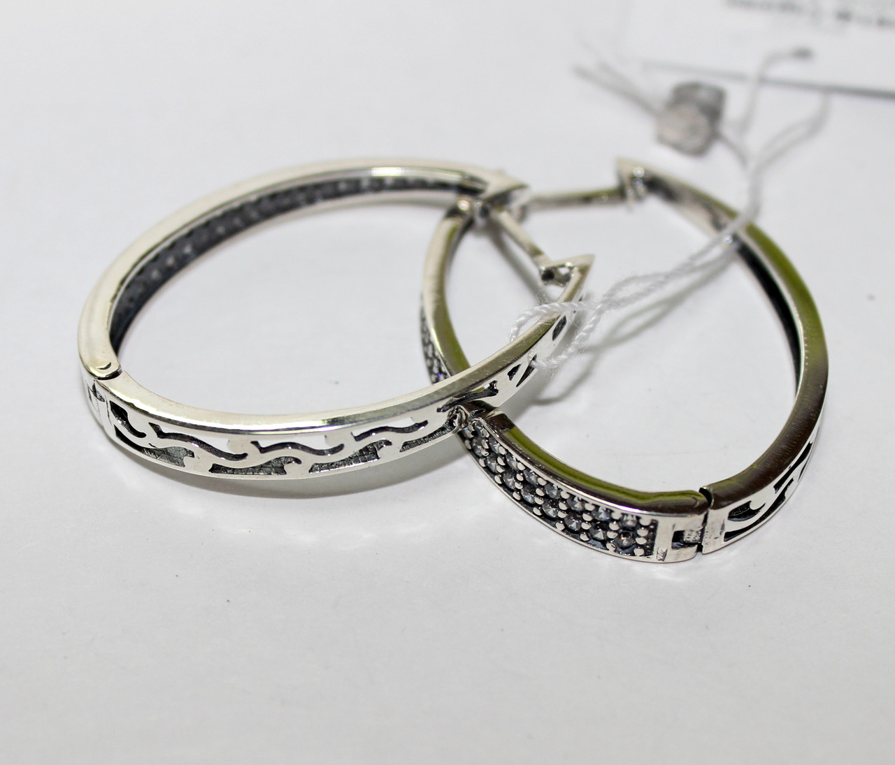 Срібні сережки оздоблені фіанітами та візерунками Жіночність, фото 1