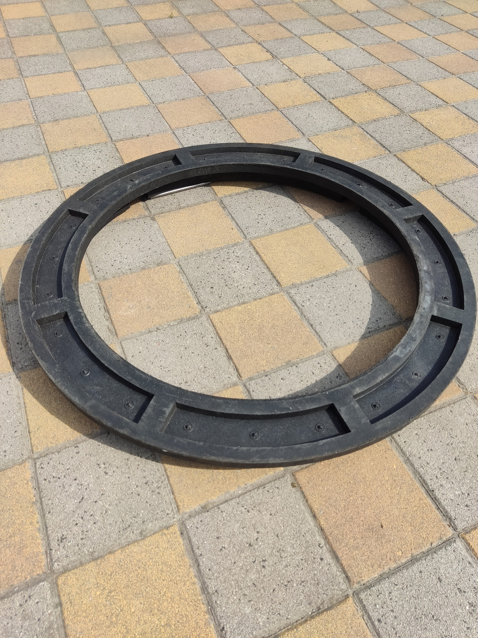 Люк каналізаційний полімерпіщаний пішохідний збільшеного діаметру ...