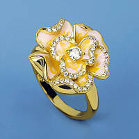 Милое женское серебряное кольцо покрытое золотом и эмалью в виде золотого цветка с цирконами, размер 18