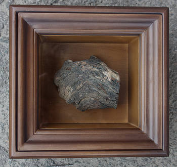 Кіот для частинки Мамврійського дуба рівний, з вільхи, з внутрішньою дерев'яною рамкою.