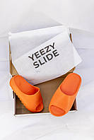 Стильные тапочки Адидас Изи Слайд тапки на лето. Женские шлепки летние Adidas Yeezy Slide оранжевого цвета.