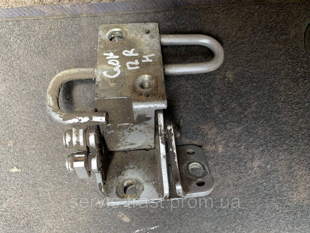 Петля дверей нижня передня права Volkswagen Golf IV