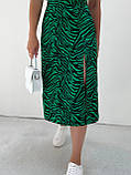 Зелена літня спідниця довжини міді з розрізом принт зебра, фото 2