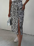 Біла літня спідниця довжини міді з розрізом принт зебра, фото 6