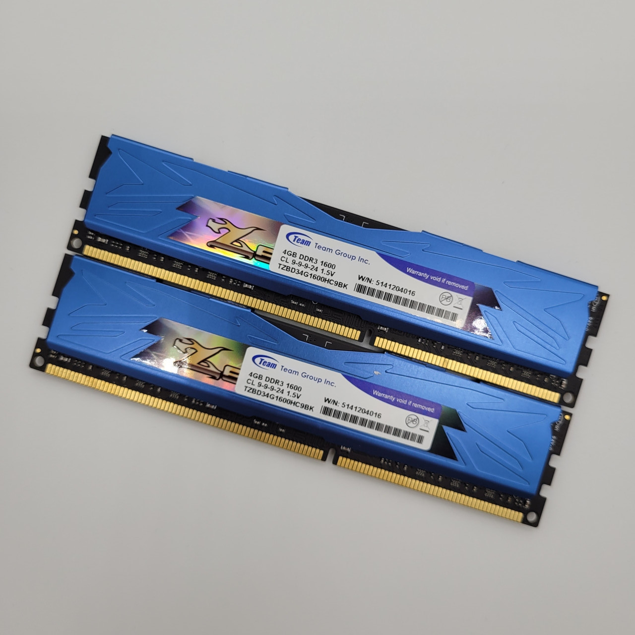Пара оперативної памяти Zeus Team DDR3 8Gb (4Gb+4Gb) 1600MHz 12800U CL9 (TZBD34G1600HC9BK) Б/У