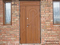 Двустворчатая металлическая дверь с наружными МДФ (16мм) накладками + фрамуга