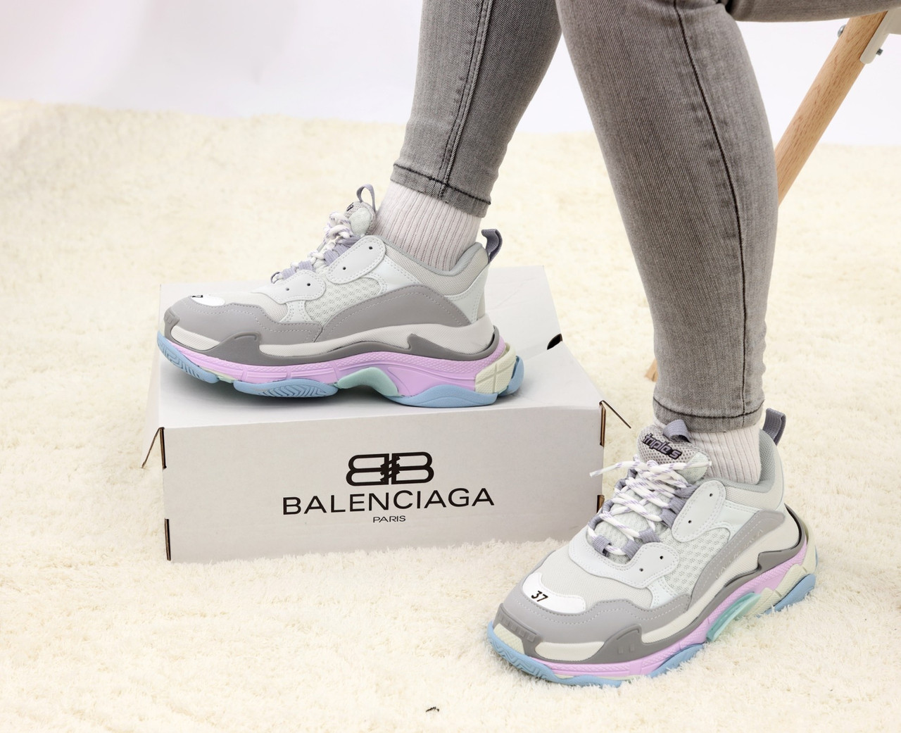 Кросівки жіночі світло-сірі Balenciaga Triple S Grey. Кроси жіночі для спорту Баленсіага Трипл С