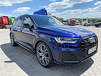 Кроссовер AUDI Q7 S-Line 2020 года.