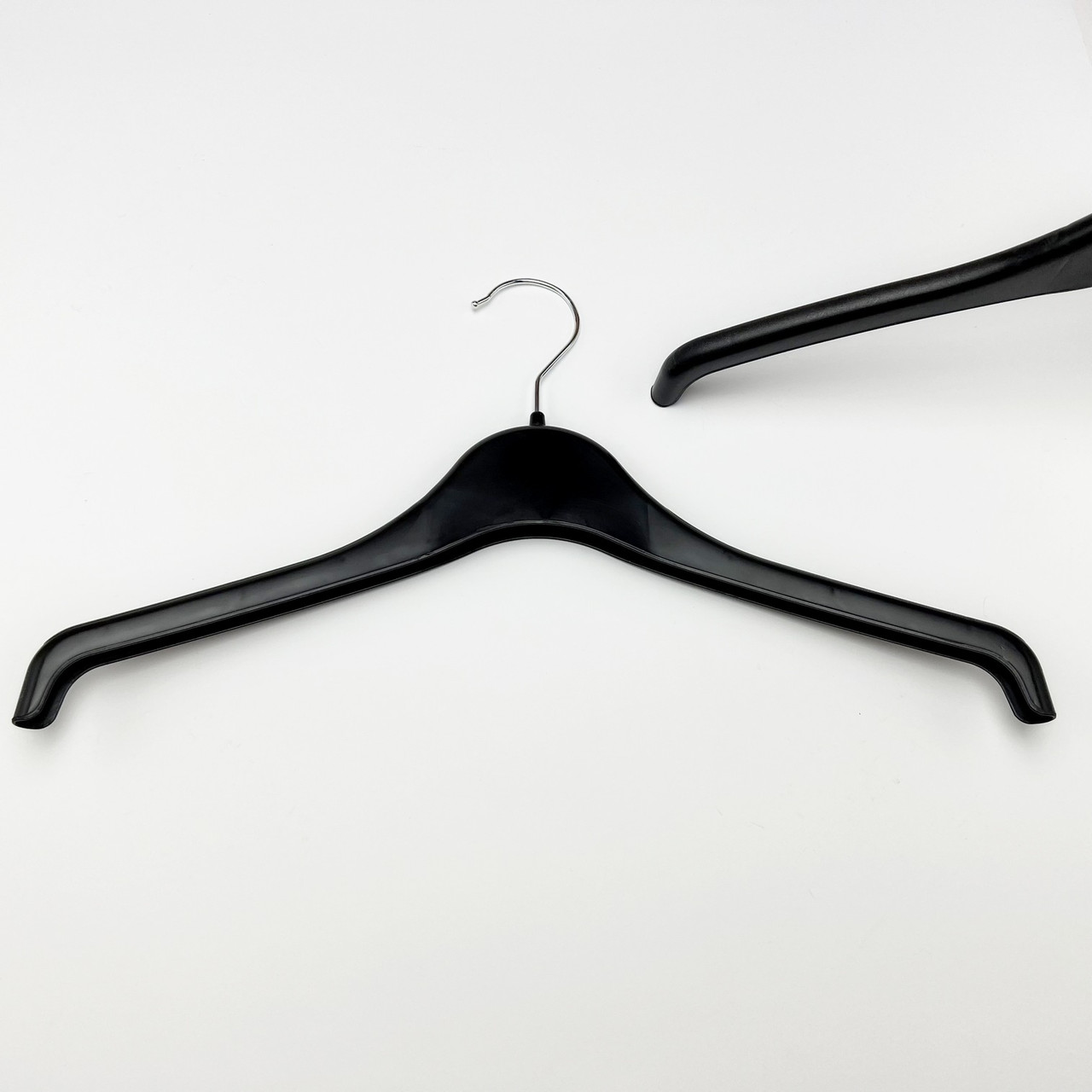 Плічка вішаки для одягу пластикові W-U40 чорного кольору, довжина 400 мм