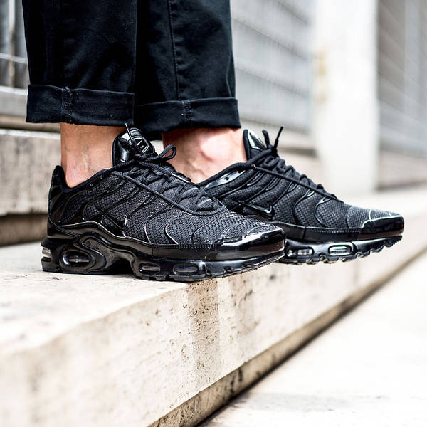 Air max plus triple black online
