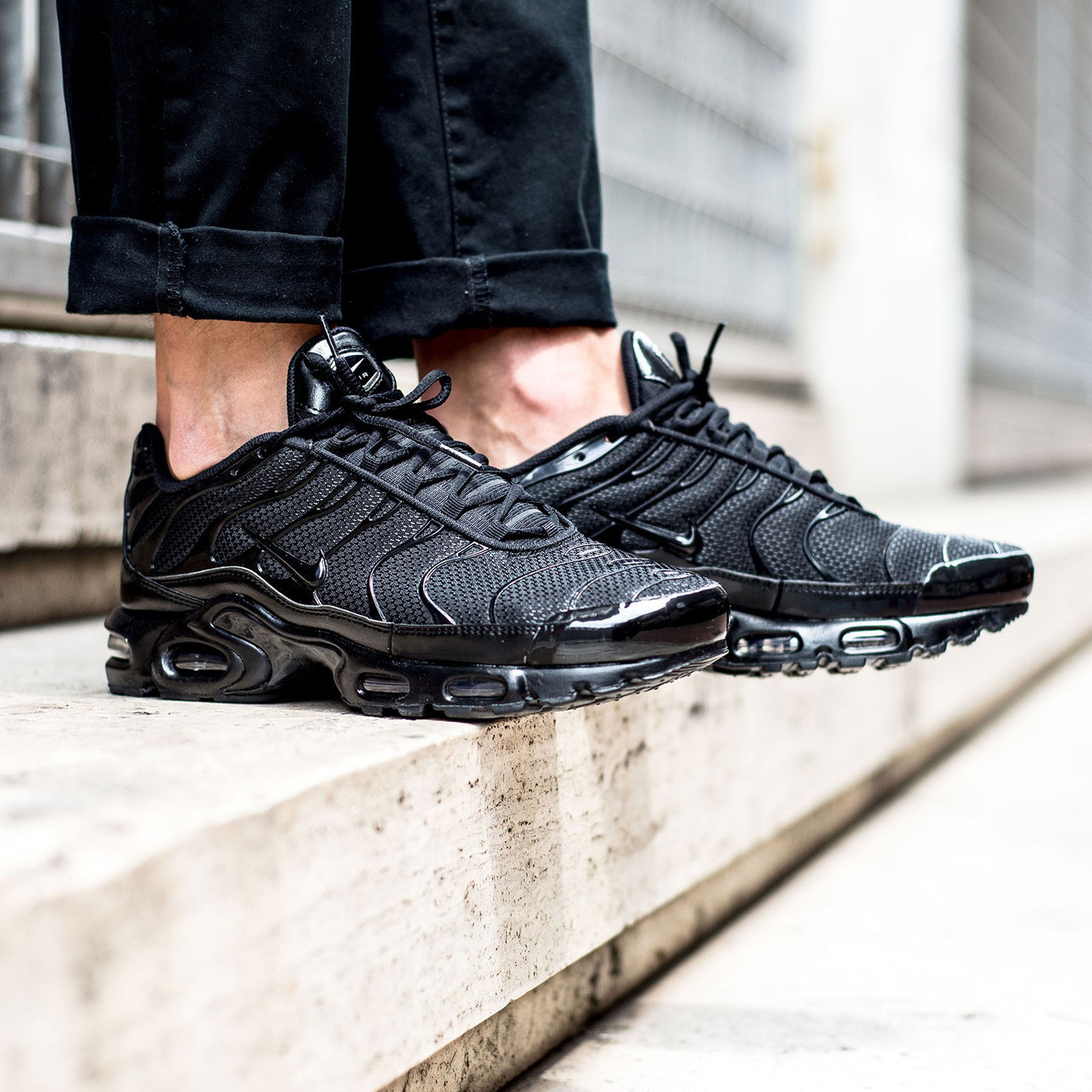 Nike air max plus se triple black new arrivals