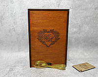 Весільні бокали для молодят Богемія з гравіюванням у коробці "Серце з ініціалами" (червоне дерево), фото 4