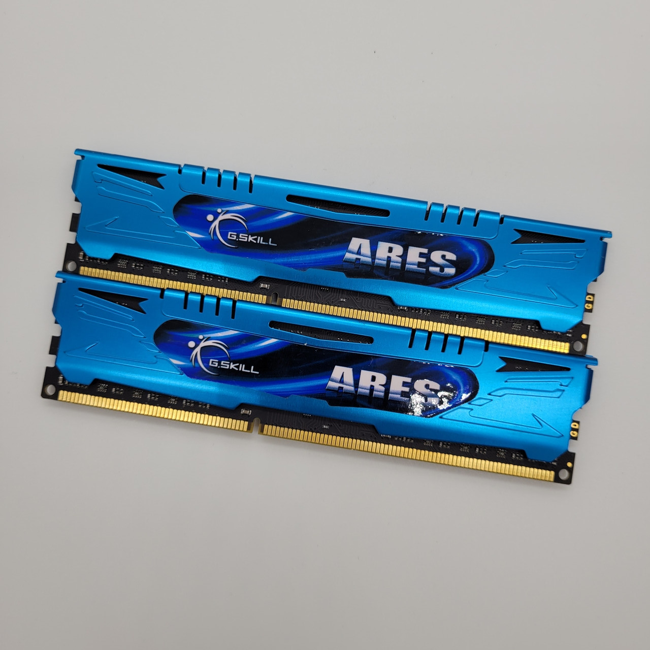Пара оперативної пам'яті G.Skill ARES DDR3 8Gb (2x4Gb) 1600MHz PC3 12800U 2R8 CL9 (F3-1600C9D-8GAB) Б/В