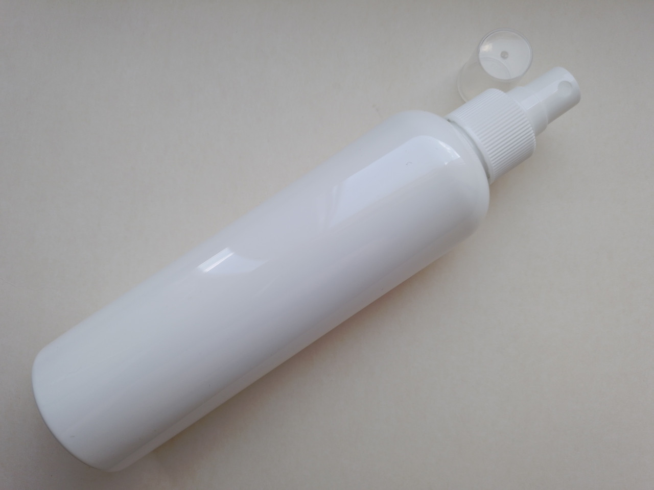 250 мл Круглий ПЕТ флакон білий, тара, ємність, баночка з спреєм, розпилювачем 24/410