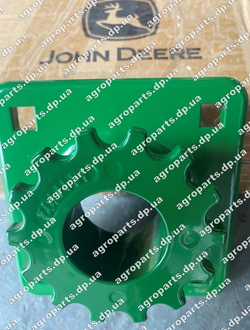 Зірочка H147702 з фланцем John Deere H143581 привід шнека AH87953 z14
