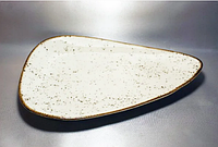 Фарфоровая тарелка Kutahya Porselen Corendon треугольная 270х170мм (CR3327)