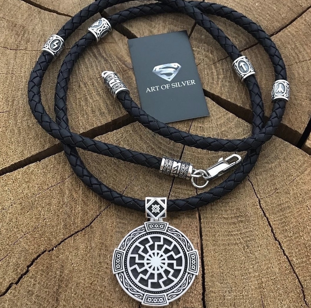 Срібний оберіг Чорне Сонце на шкіряному шнурку., фото 1