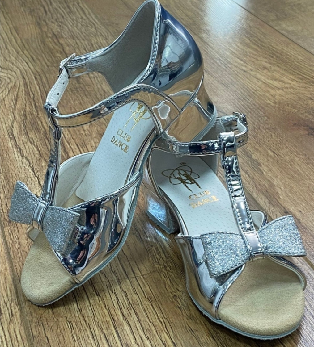 Туфлі танцювальні для дівчинки з регулятором повноти, срібло дзеркальне