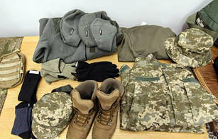 Одяг, взуття, амуніція, шеврони для військових