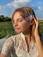 Вуаль на гребенях, весільні прикраси в зачіску нареченої з натуральними перлами