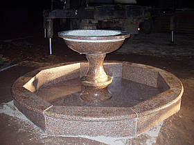 Фонтан з граніту