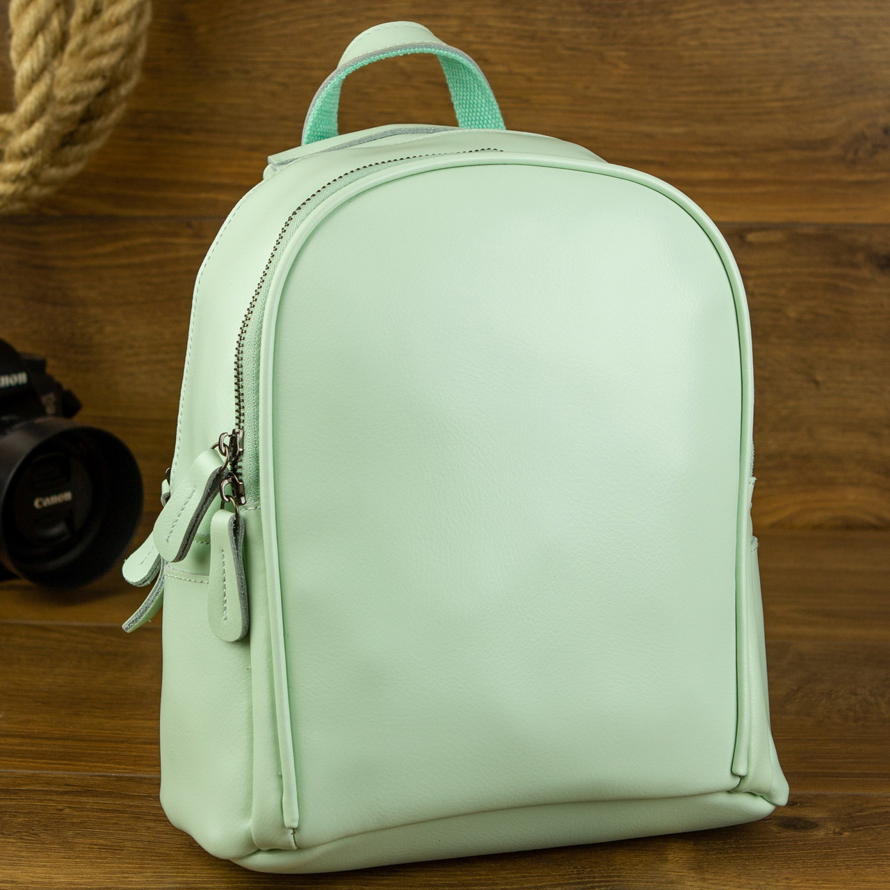 Місткий стильний жіночий рюкзак ніжно-зеленого кольору з натуральної шкіри, фото 1