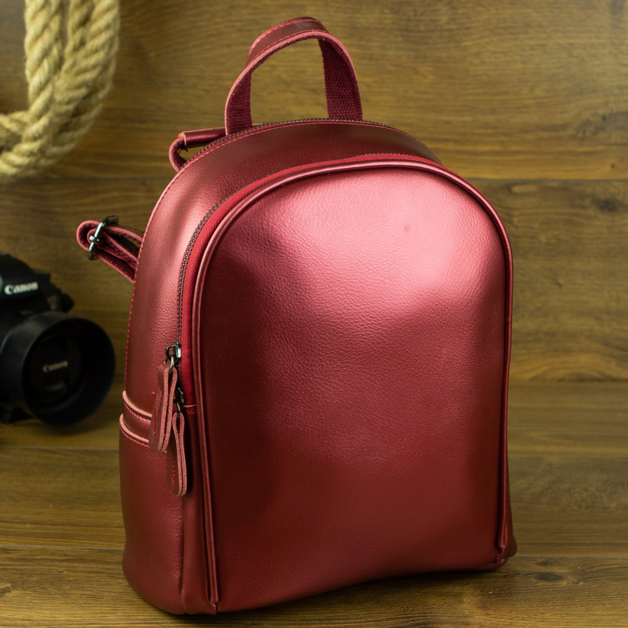 Стильний жіночий рюкзак бордового кольору з натуральної шкіри з покриттям