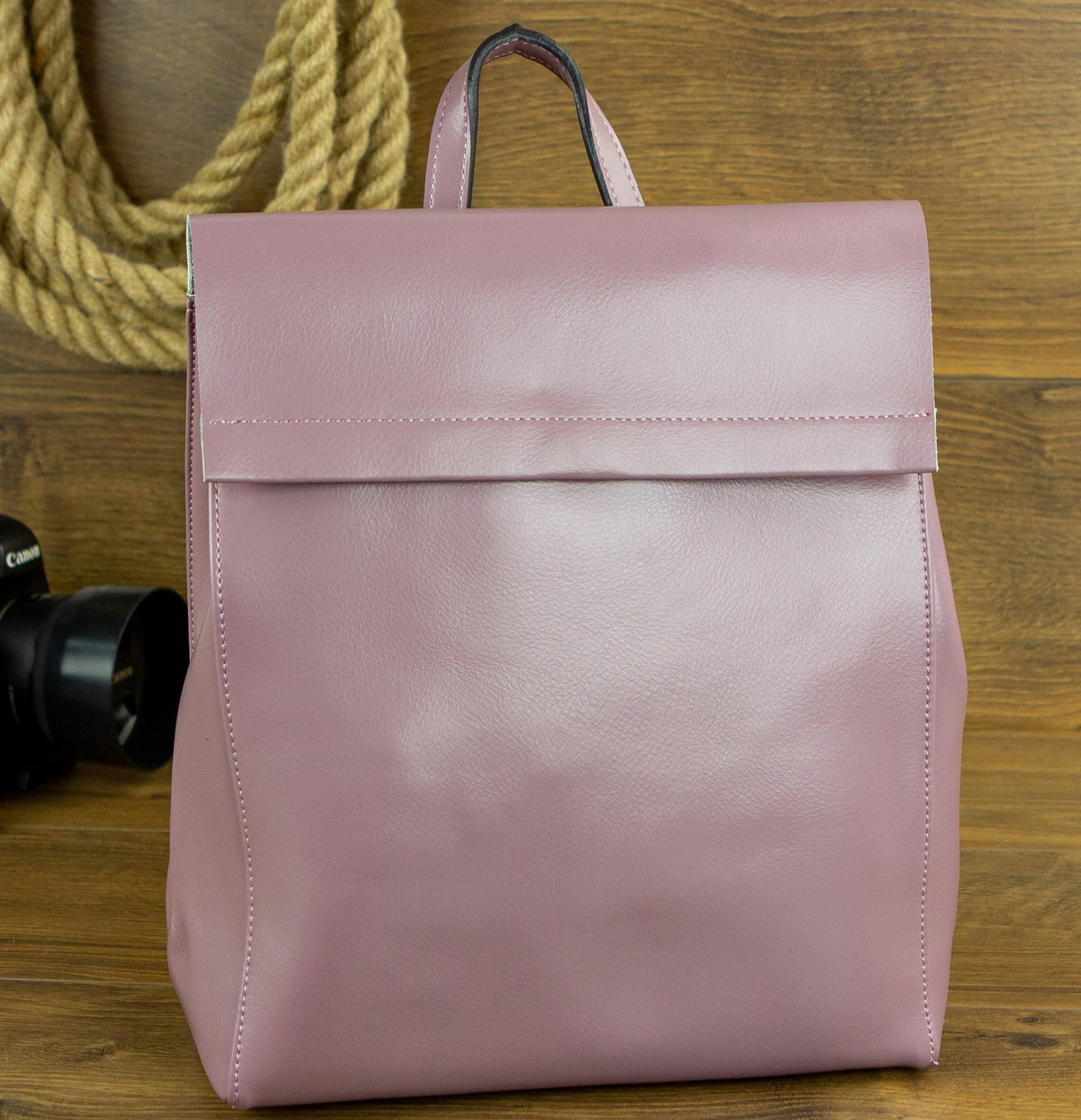 Жіночий рюкзак-сумка з натуральної шкіри в пудровому кольорі