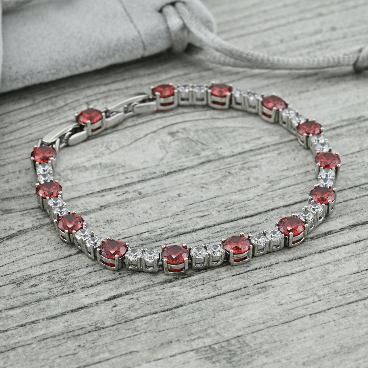Браслет Карпатський гранат 36976 ширина 5 мм червоні фіаніти позолоти Біле золото довжина 16+1, фото 1