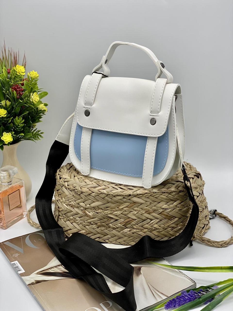 Сумочка жіноча на плече з клапаном та довгим ремінцем 21*18 см Nata Біло-голубий, фото 1