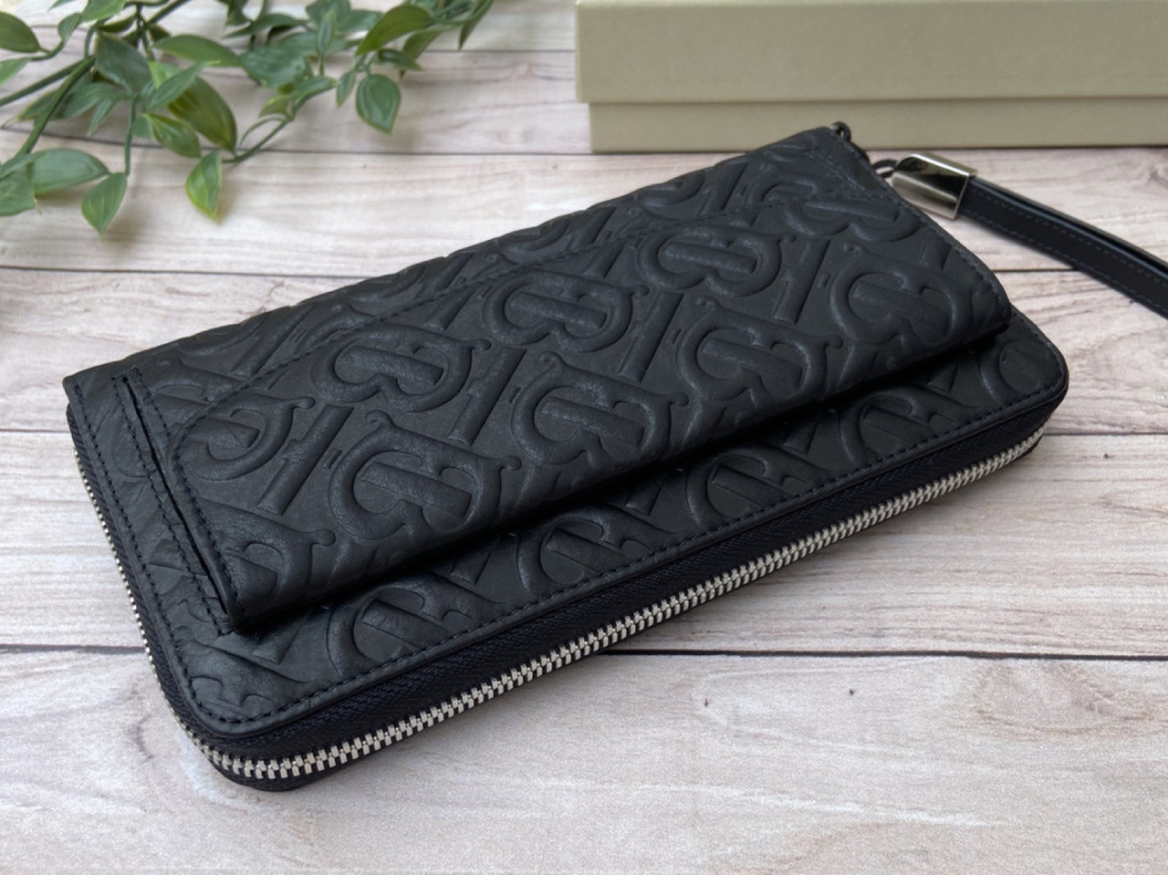 Жіночий шкіряний гаманець з ручкою