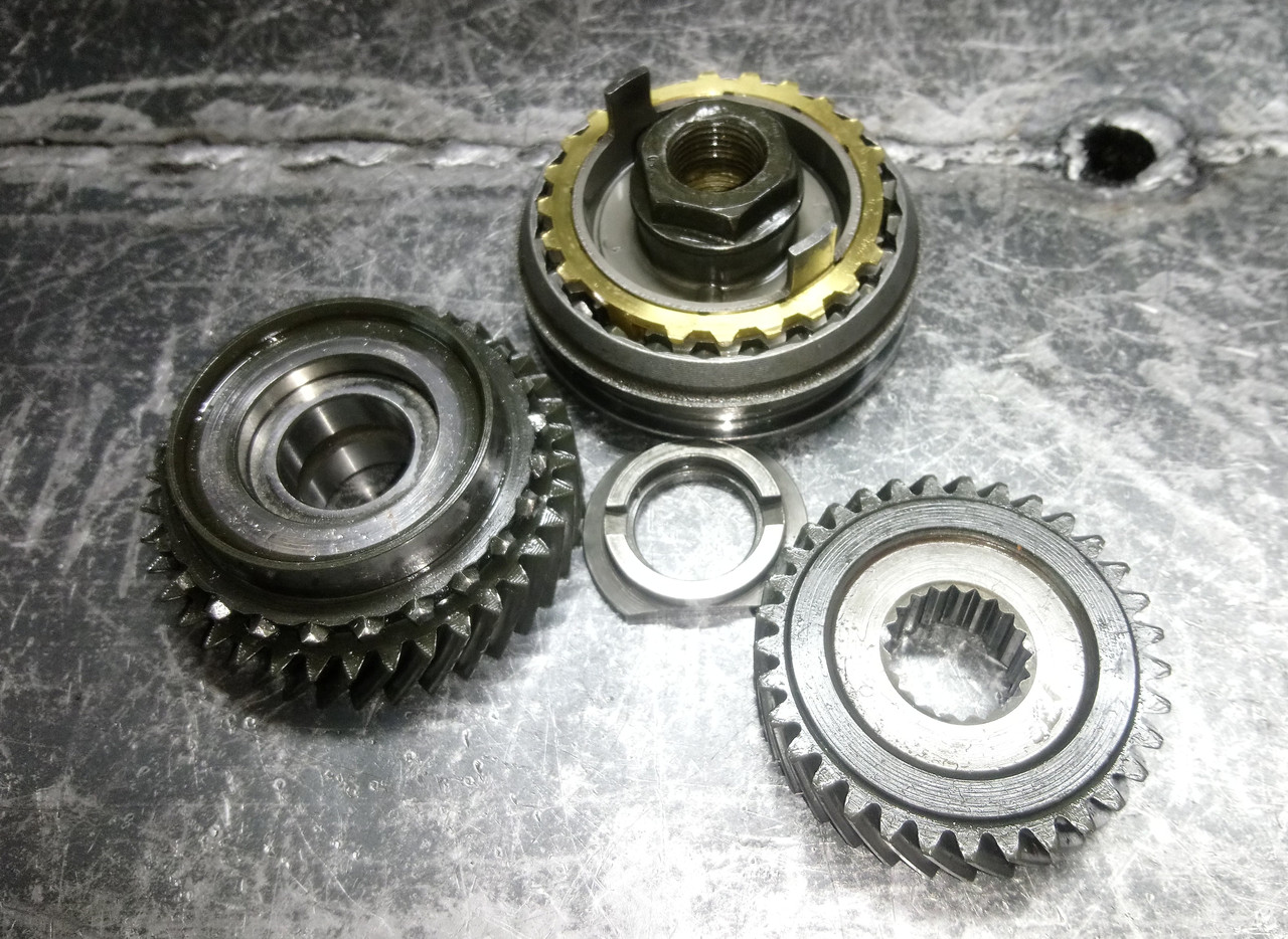 Шестерни 5 передачи +муфта пятой б.у кпп рено канго кенго логан Renault ...