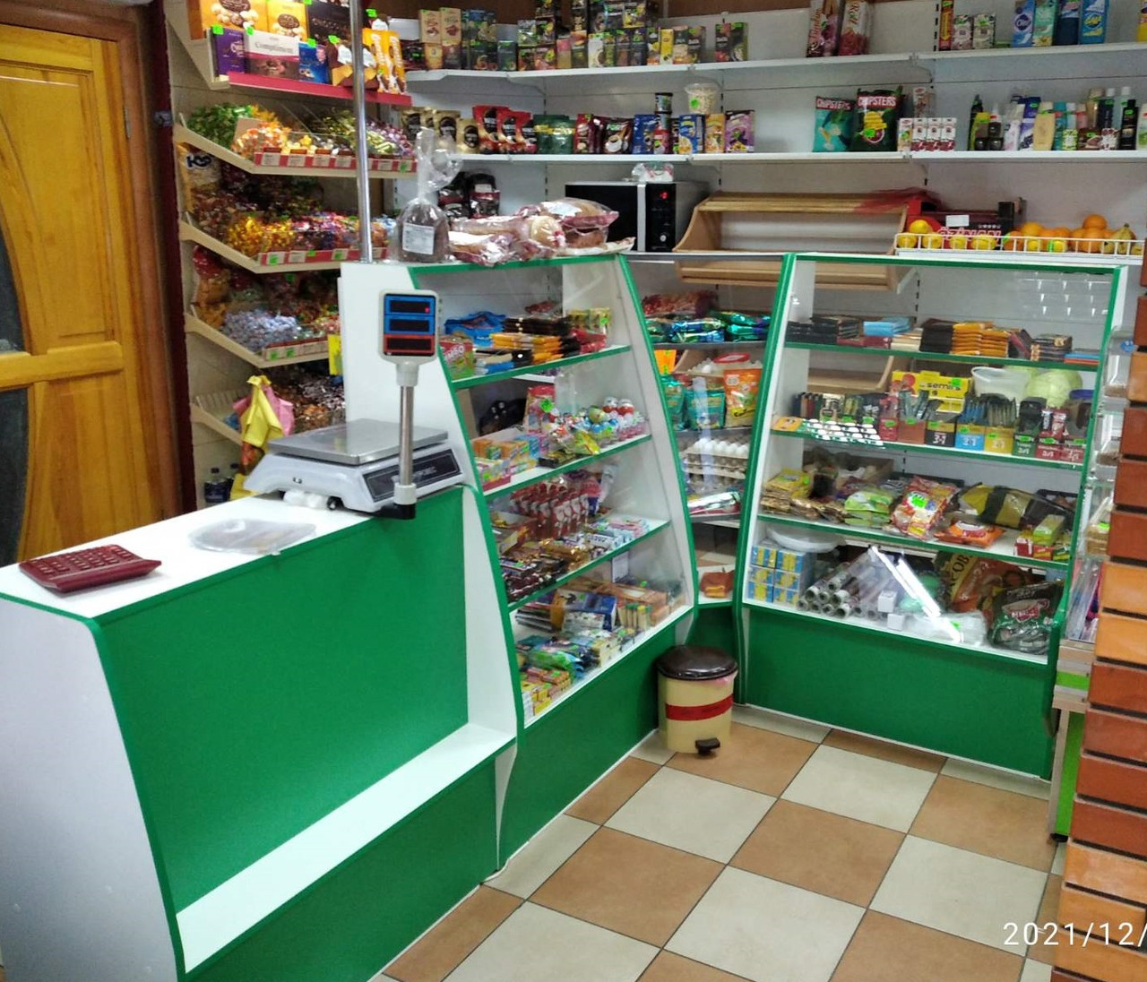 Вітрина торговельна з ДСП "КОМБІ" КВ-135 135х90х45см