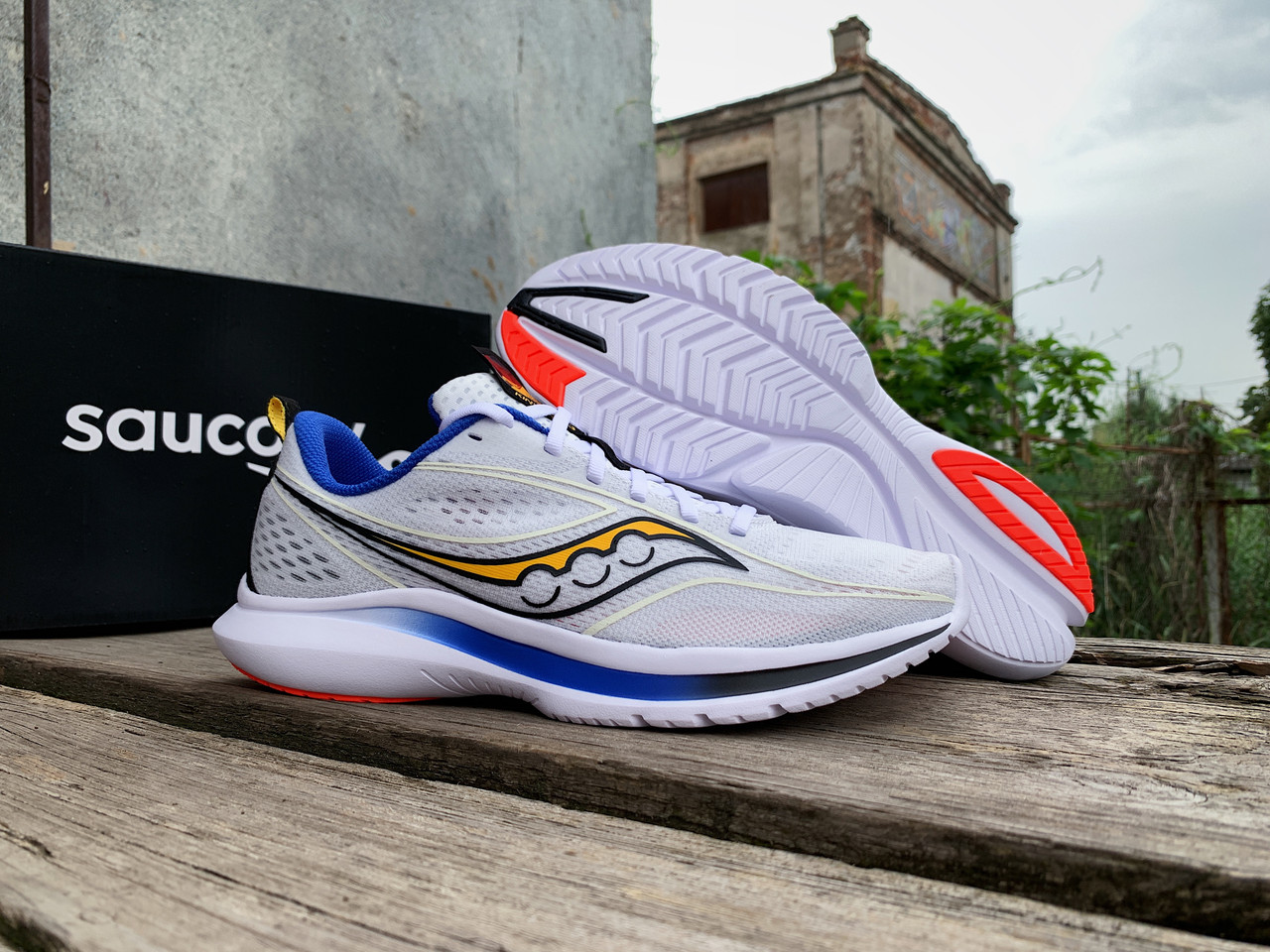 Чоловічі кросівки для бігу Saucony Kinvara 13 20723-84s White/Black/Vizi білі Оригінал