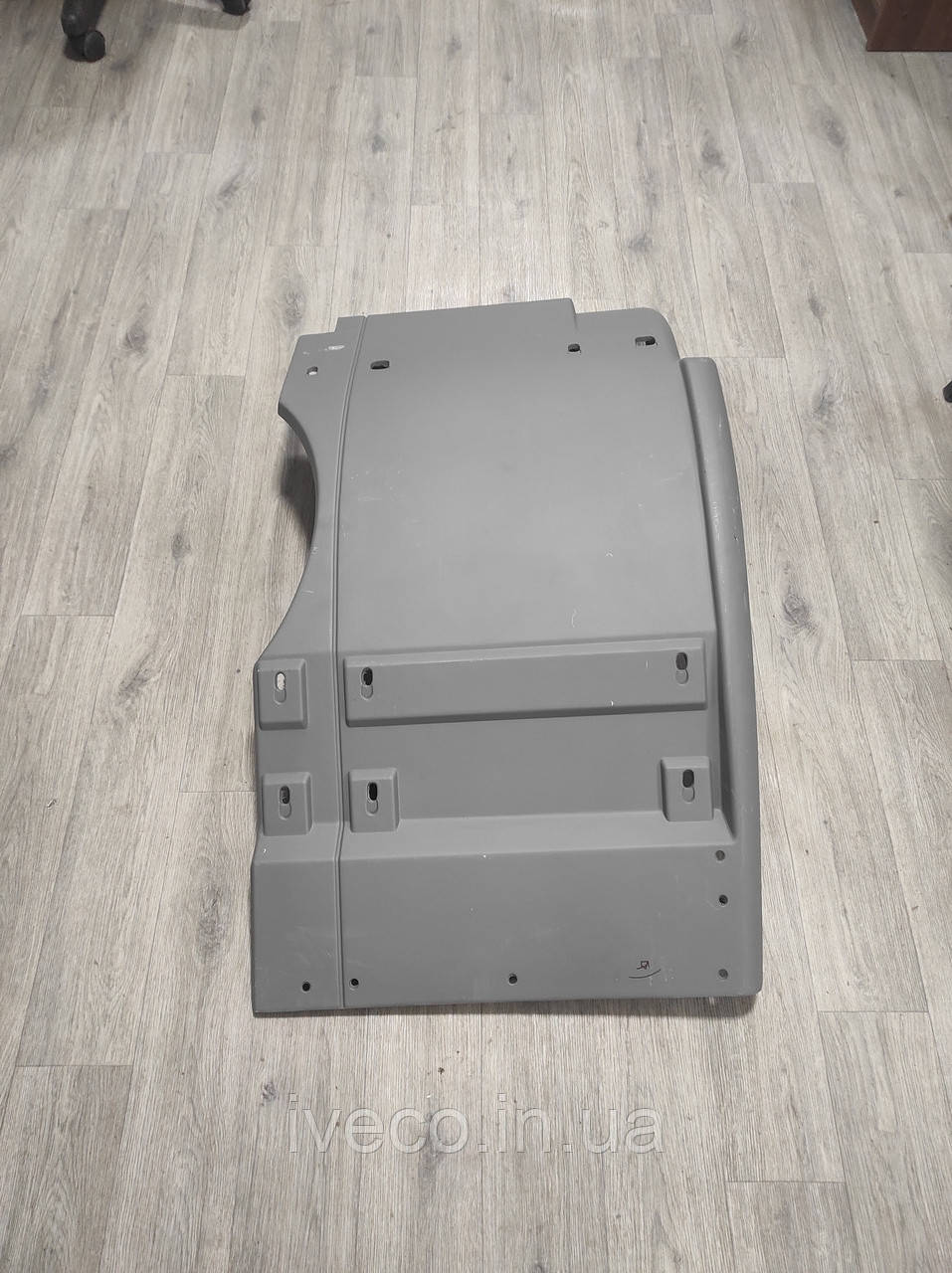 Підкрилок заднього переднього колеса Iveco Stralis EuroTech Eurostar Trakker 8144469 права сторона