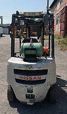 Японський газ-бензиновий вилковий навантажувач 2.5 тонни Nissan P1F2A25D-Z 2013 б/у, фото 3