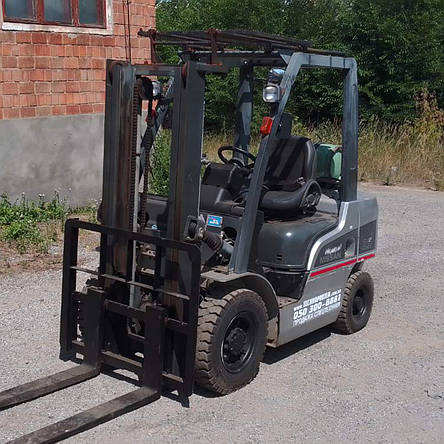 Японський газ-бензиновий вилковий навантажувач 2.5 тонни Nissan P1F2A25D-Z 2013 б/у, фото 2