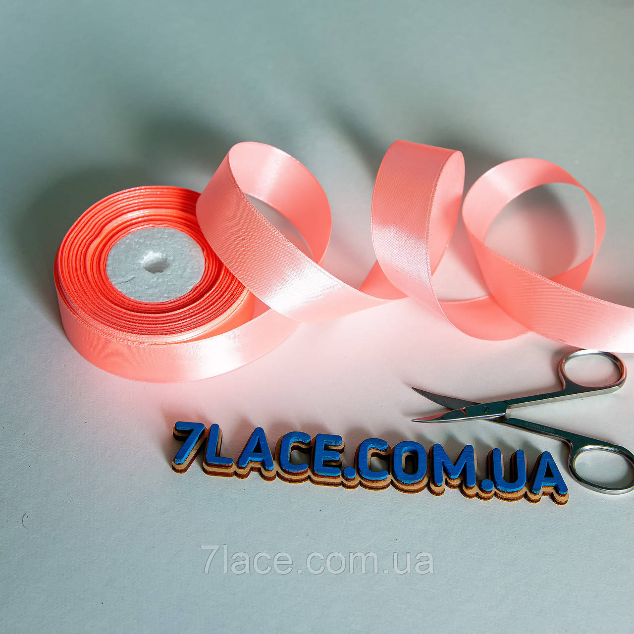 Стрічка атласна однотонна / колір ПЕРСИКОВИЙ / ширина 2,5 см / бобіна 23 м