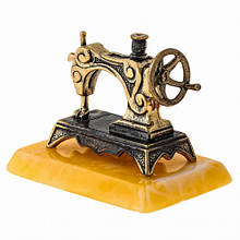 Фігурка скриня Швейна машинка з бронзи та бурштину
