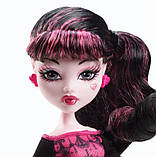Лялька Monster High Draculaura Basic Travel Scaris Дракулаура Подорож у Скариж, фото 3
