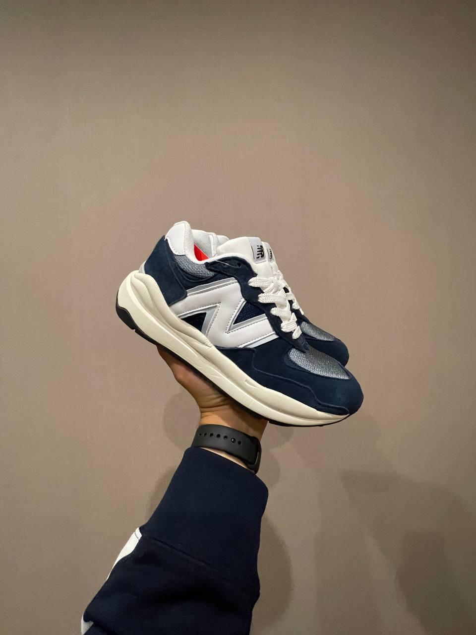 Чоловічі кросівки літні сині з білим New Balance 57/40. Взуття чоловіче літнє чорне Нью Баланс 57/40