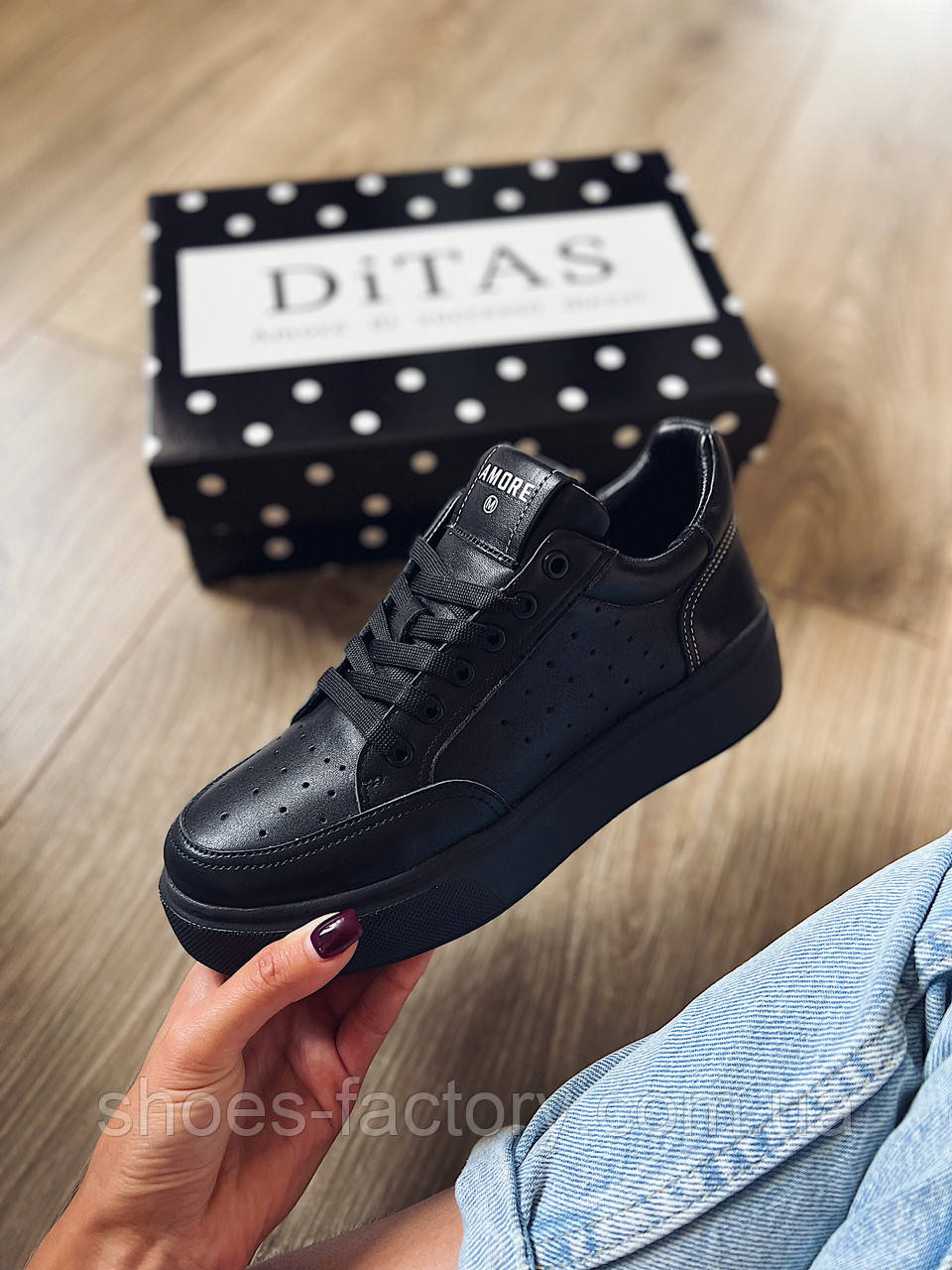 Жіночі кеди чорні шкіряні Ditas