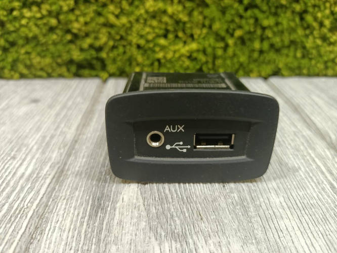Купить Гнездо, разъем usb/aux renault scenic 2008-2016. master iv 2010 ...