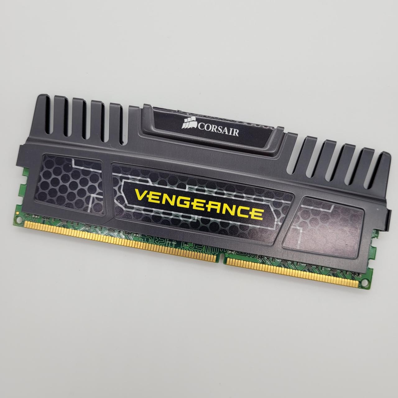 Ігрова оперативна пам'ять Corsair DDR3 4Gb 1600MHz PC3-12800U 2R8 CL9 (CMZ24GX3M6A1600C9) Б/В