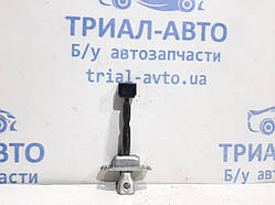 Обмежувач дверей передній правий Mitsubishi Lancer 2007-2013 5702A079 (Арт.22142)