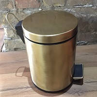 БРОНЗОВНІ ТА ЗОЛОТІ ВЕДРА ДЛЯ СМІТТЯ