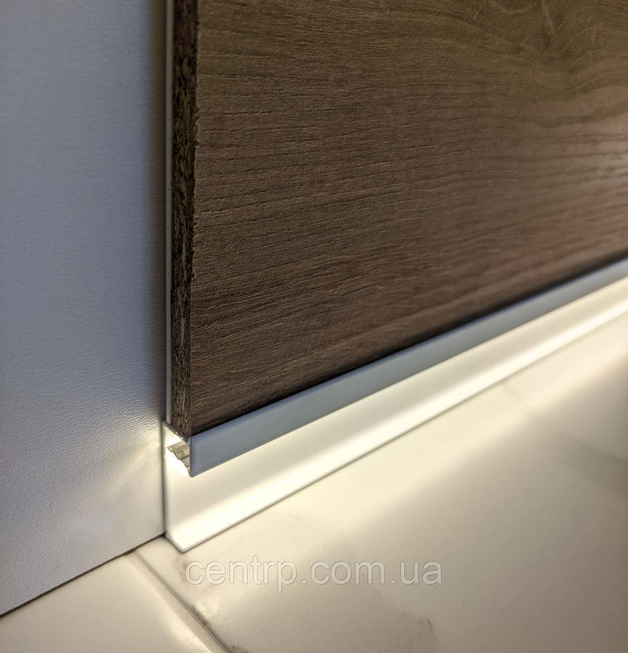 Білий плінтус тіньового шва з LED-підсвічуванням BEST DEAL 5/40 LED білосніжний матовий 40 мм, довжина 2,5 м, фото 1