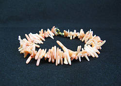 Кораловий браслет натуральний жіночий світло-рожевий