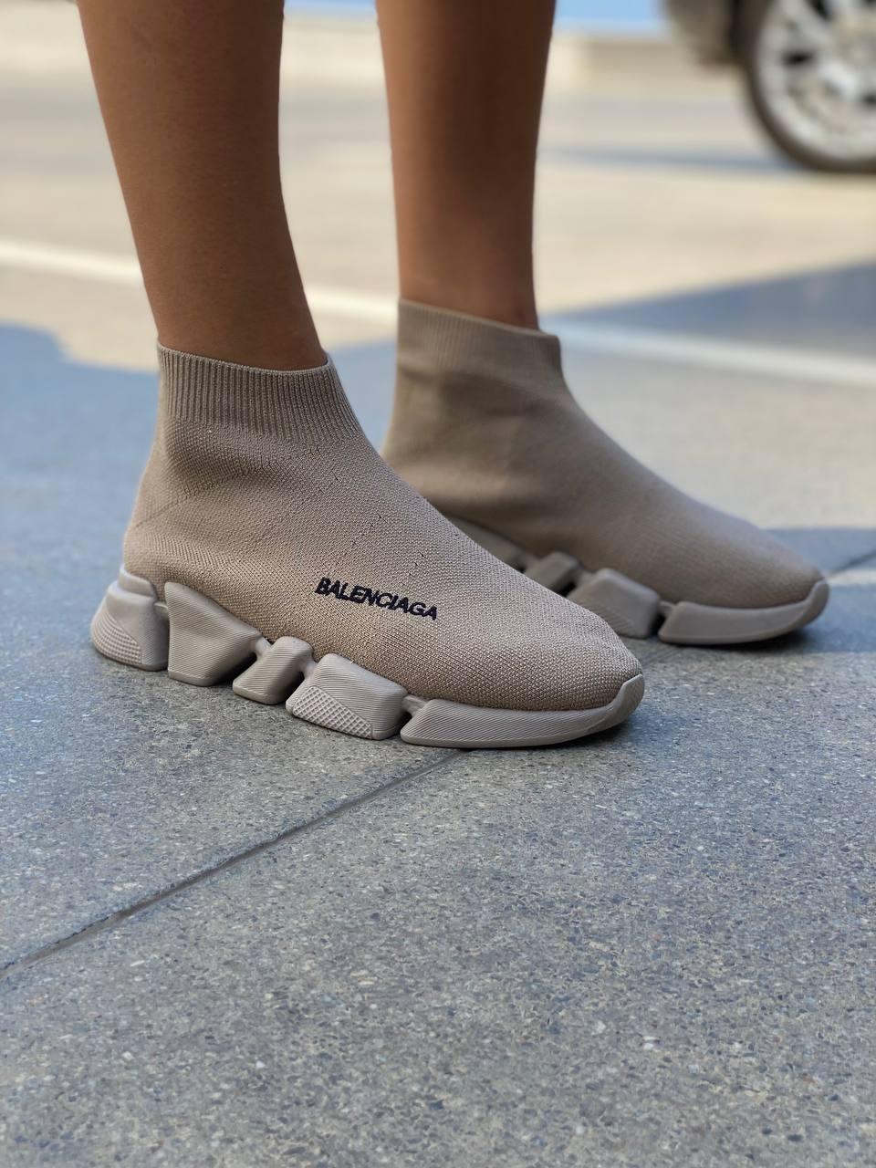 Бежеві кроси Баленсіага. Модні жіночі кросівки BALENCIAGA.