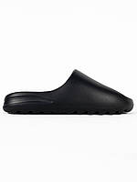 Мужские шлепки Adidas Yeezy Slide Black. Стильные мужские тапки Адидас Изи Слайд черного цвета.